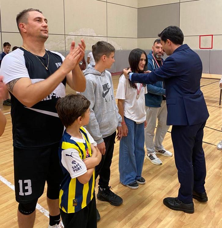 Turnuva ve müsabakalarda dereceye giren sporcu ve takımlara ödülleri takdim edildi